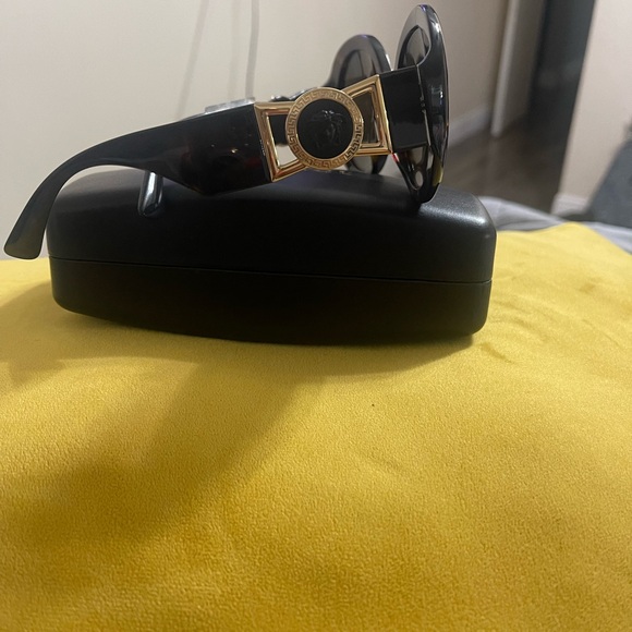Authentic Versace sunglasses - Picture 3 of 7